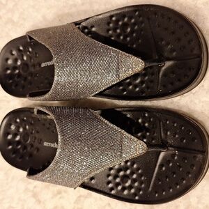 Womens Aerothotic slip on sandals size 9